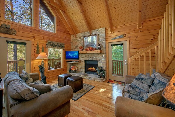 Smart TV, fireplace, video games - Boulder Bear Lodge: Your Rock-Solid Smoky Mountain Retreat! (PIGEON FORGE)
