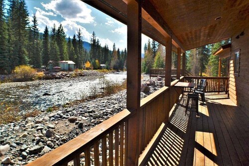 Spacious Cabin Right on Vallecito Creek with Gorgeous Views