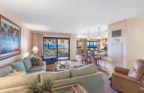 TV, DVD player, stereo - Maui Resort Rentals: Ka'anapali Ali'i 432 - Deluxe Oceanview Interior Courtyard (Lahaina)