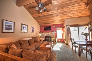 TV, fireplace
