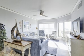 薄型テレビ、Netflix、Hulu、ストリーミングサービス