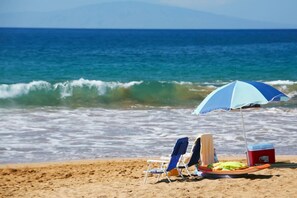 Am Strand, Liegestühle, Strandtücher
