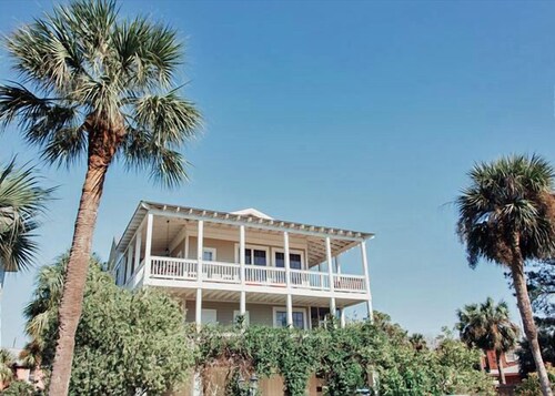 Vitamin Sea Cottage - Easy walk to the beaches, pier, shops & restaurants