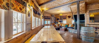 Rustic and Serene Cabin with Great Home Essentials, Close to Skiing