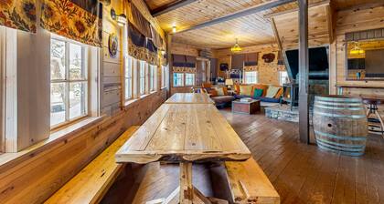 Maalaismainen ja rauhallinen mökki w / hieno kodin välttämättömyys, lähellä hiihtoa!