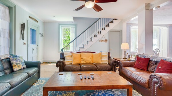 TV - Country Charm: Spacious Keuka Lake Retreat for Families! (Hammondsport)