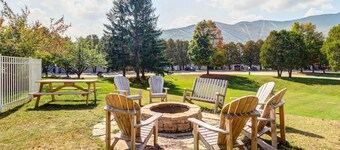 Lovely condo near skiing with 3 pools, sauna, fitness room & balcony