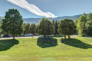 Property grounds - Lovely condo near skiing with 3 pools, hot tub, sauna, fitness room & balcony (Warren)