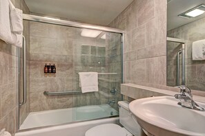 Combined shower/bathtub, hair dryer, towels