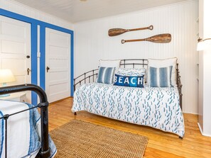4 habitaciones, tabla de planchar con plancha, internet y ropa de cama