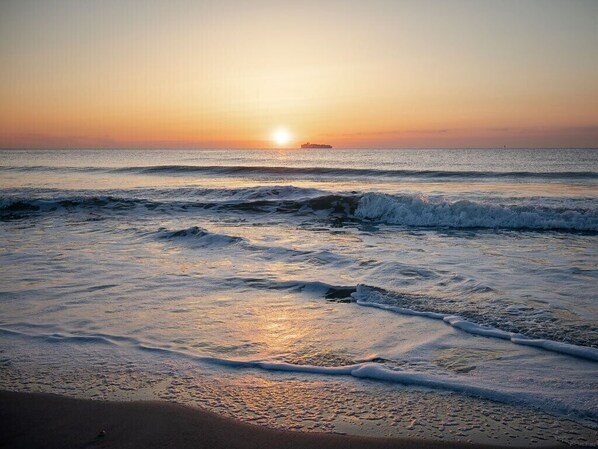 Beach nearby - Guiding Light Cottage | Heated Saltwater Pool (Tybee Island)