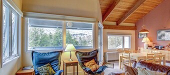 Relaxing Ski Condo with Pools, Hot Tub, and Entertainment - Near Ski Access
