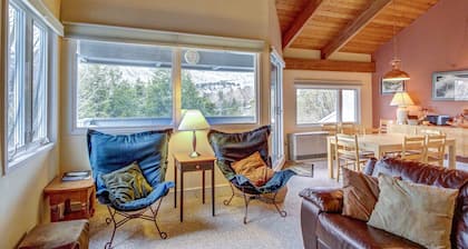 Relaxing Ski Condo with Pools, Hot Tub, and Entertainment - Near Ski Access
