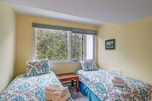 3 bedrooms, iron/ironing board, Internet, bed sheets