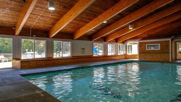 Inomhuspool och uppvÀrmd pool