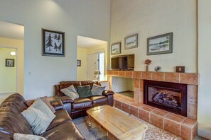 TV, fireplace