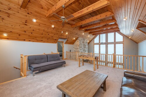 Ski-In/Out Home w/ Epic Mountain Views & Hot Tub