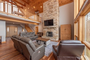 Smart TV, fireplace, DVD player, table football - Ski-In/Out Home w/ Epic Mountain Views & Hot Tub (MCHENRY)