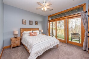 7 bedrooms, free WiFi, bed sheets - Ski-In/Out Home w/ Epic Mountain Views & Hot Tub (MCHENRY)