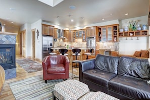 TV, fireplace - Placer Ridge Lookout: Great Views - Private Hot Tub. (Breckenridge)
