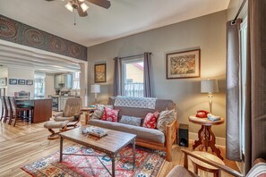 TV, video games, books, video library - Nita's Place- Live like a local! Close to town! (Salida)