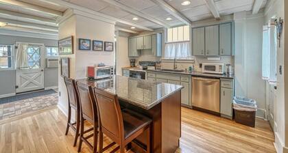Nita's Place- Live like a local! Close to town!