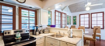 Spacious Key West Conch Cottage with WiFi & Private Hot Tub - Dogs OK