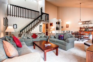 TV, fireplace - Spacious Mountain Retreat Amongst Towering Pines Near Ski Area/Town TN33 (Breckenridge)