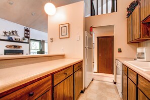 Interior - Spacious Mountain Retreat Amongst Towering Pines Near Ski Area/Town TN33 (Breckenridge)