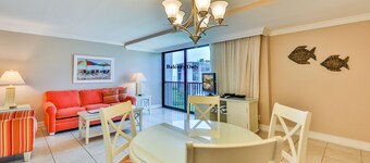 SUNDIAL D306 - Lovely Sundial Sanibel Condo. Short Walk to Beach