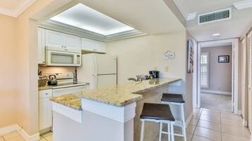 Réfrigérateur, four, plaque de cuisson, lave-vaisselle