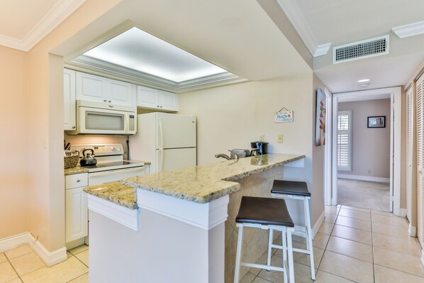 Fridge, oven, stovetop, dishwasher