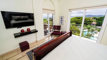 2 chambres, fer et planche à repasser, lit de bébé portatif