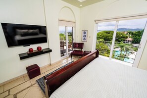 2 bedrooms, iron/ironing board, travel crib, free WiFi