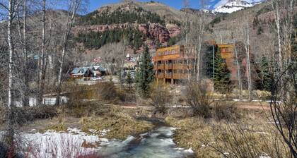 Trailside Treasure Riversidessa - vuodepaikkoja 8, takka ja poreallas! Telluride parhaimmillaan!