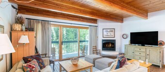 Trailside Treasure at Riverside - Sleeps 8,  Telluride at its finest!