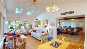 TV, DVD player - Fairwinds 3 bedrooms, 2 bathrooms (Jekyll island)