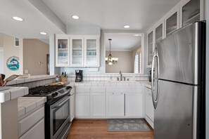 Kühlschrank, Mikrowelle, Geschirrspüler