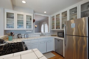 Fridge, microwave, dishwasher, coffee/tea maker
