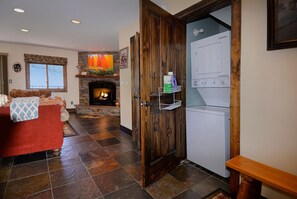 Interior - Whetstone Vista- Beautiful 2 Br ski in/out,hot tub (Mt. Crested Butte)