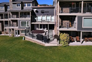 Exterior - Whetstone Vista- Beautiful 2 Br ski in/out,hot tub (Mt. Crested Butte)