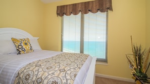 3 bedrooms, iron/ironing board, Internet, bed sheets - $150 activities - E-gift card when you book - Oceanfront Balcony | Gourmet Kitchen| M2203 (Myrtle Beach)