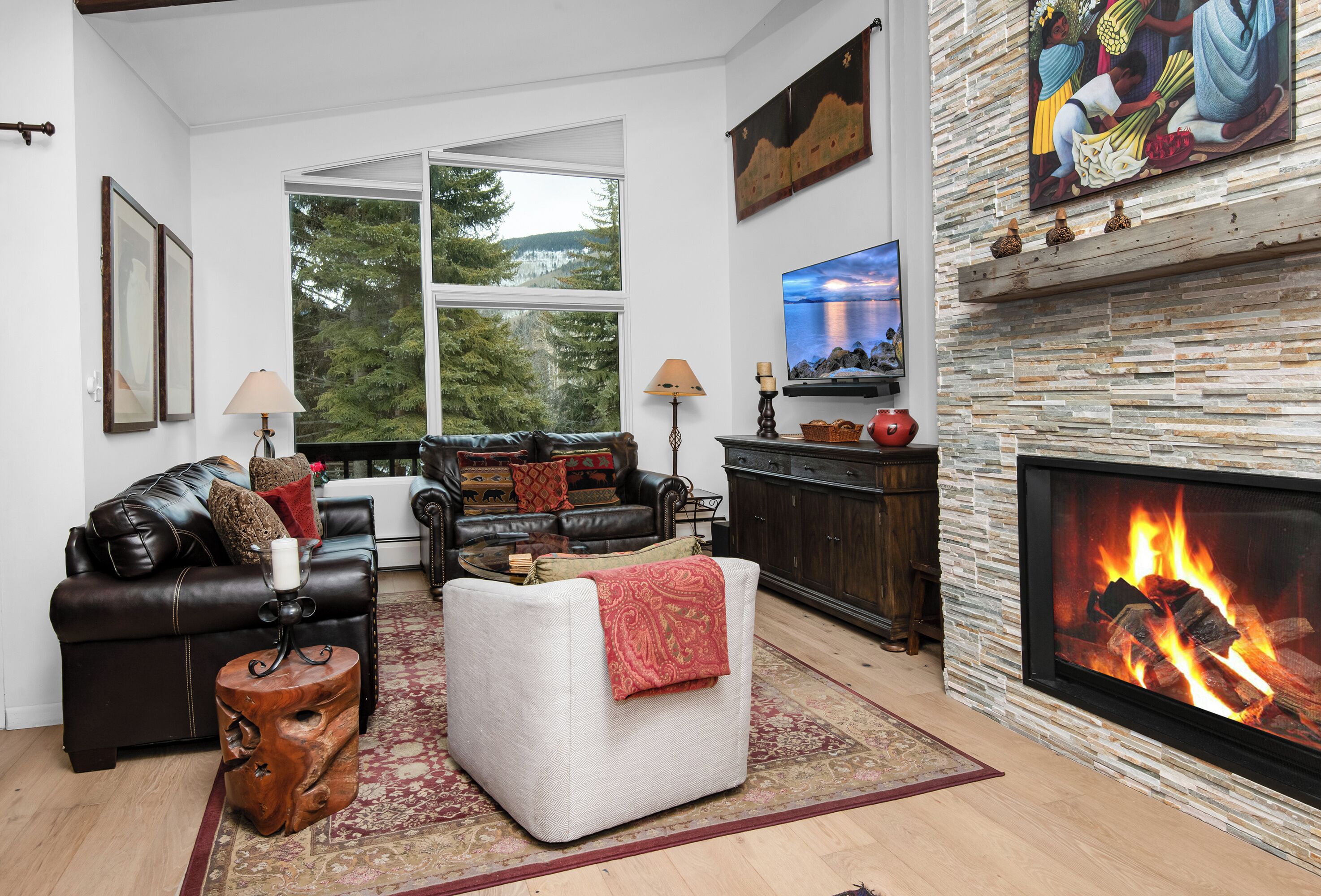 Televisor intel·ligent, llar de foc i estèreo 