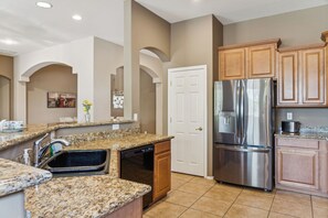 Fridge, microwave, stovetop, dishwasher