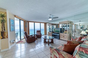 TV, books - Beach Lover's Paradise-PCB-King Bed-1Bd+Bunks/2BA-Smack Dab On the Beach! (Panama City Beach)