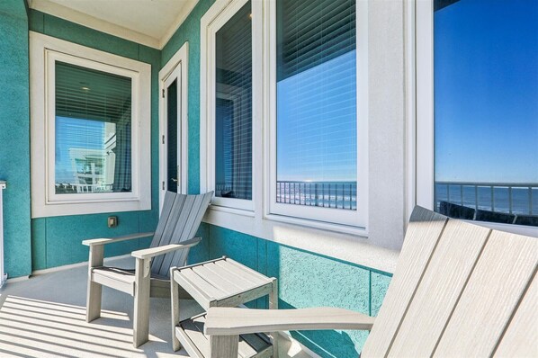Enjoy the unobstructed ocean view from this balcony.