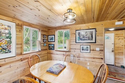 Quiet, Dog-Friendly Cabin Close to the Beach with WiFi and Tons of Character