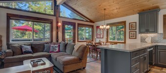 Silver Tip at Tahoe Park w/ HOA amenities - Pet Friendly, Hot Tub, Near Skiing!