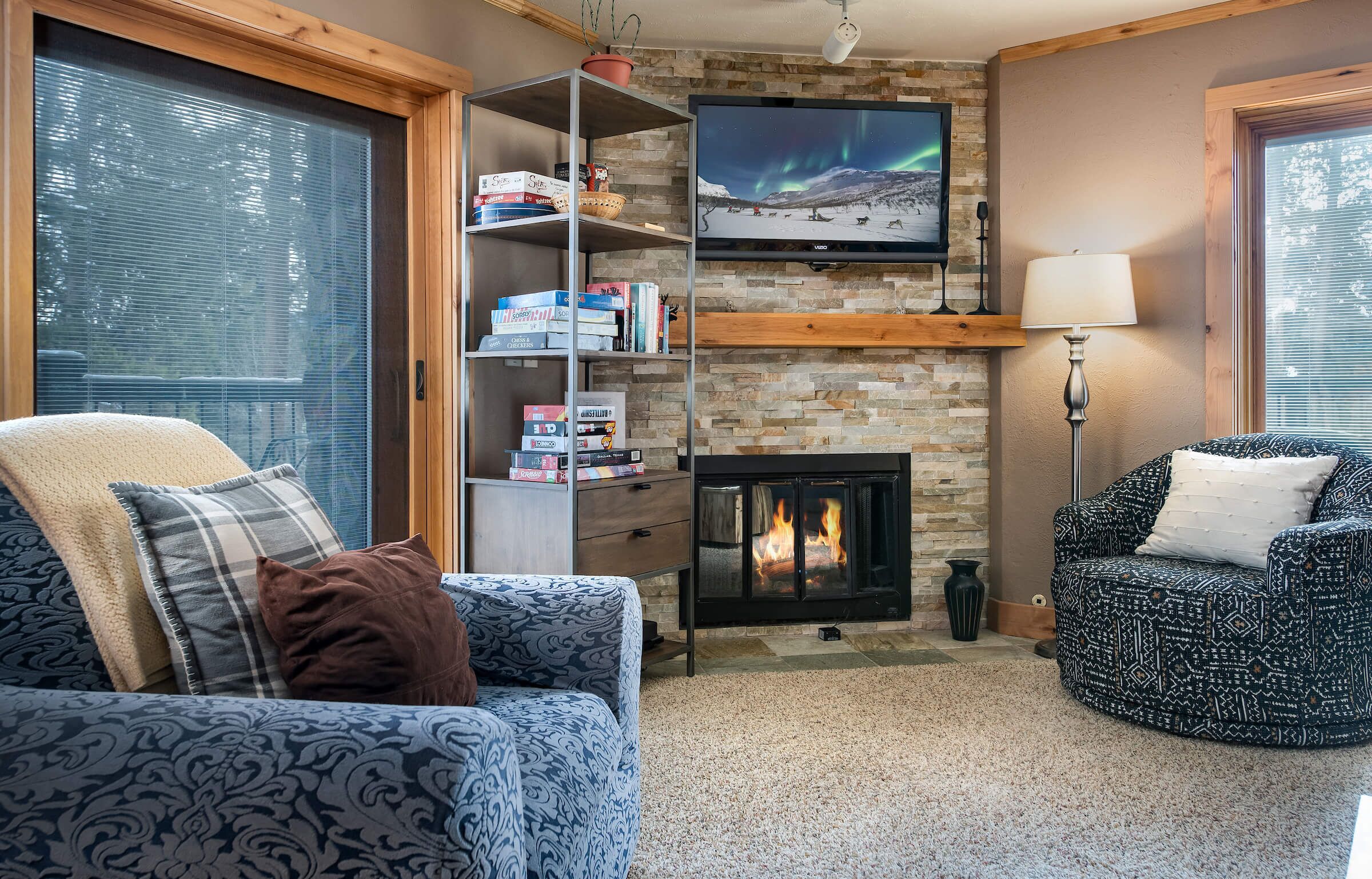 Smart TV, fireplace, DVD player