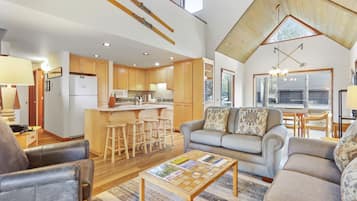 TV, perapian, pemutar DVD, dan buku